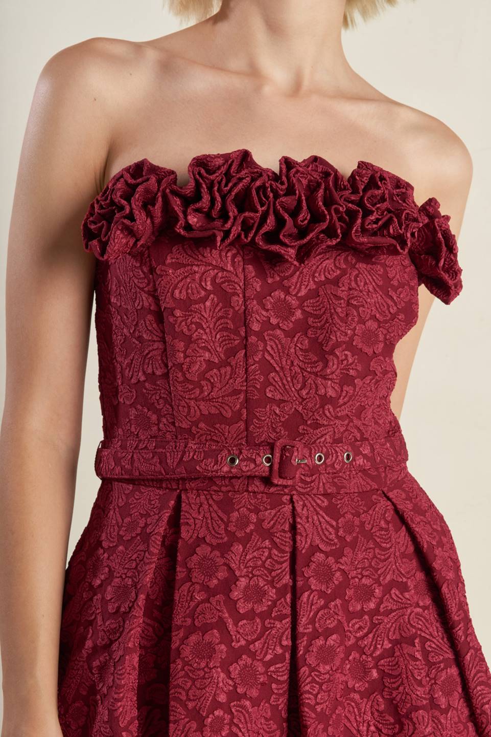 ROSETTE DETAIL STRAPLESS BURGUNDY MIDI DRESS