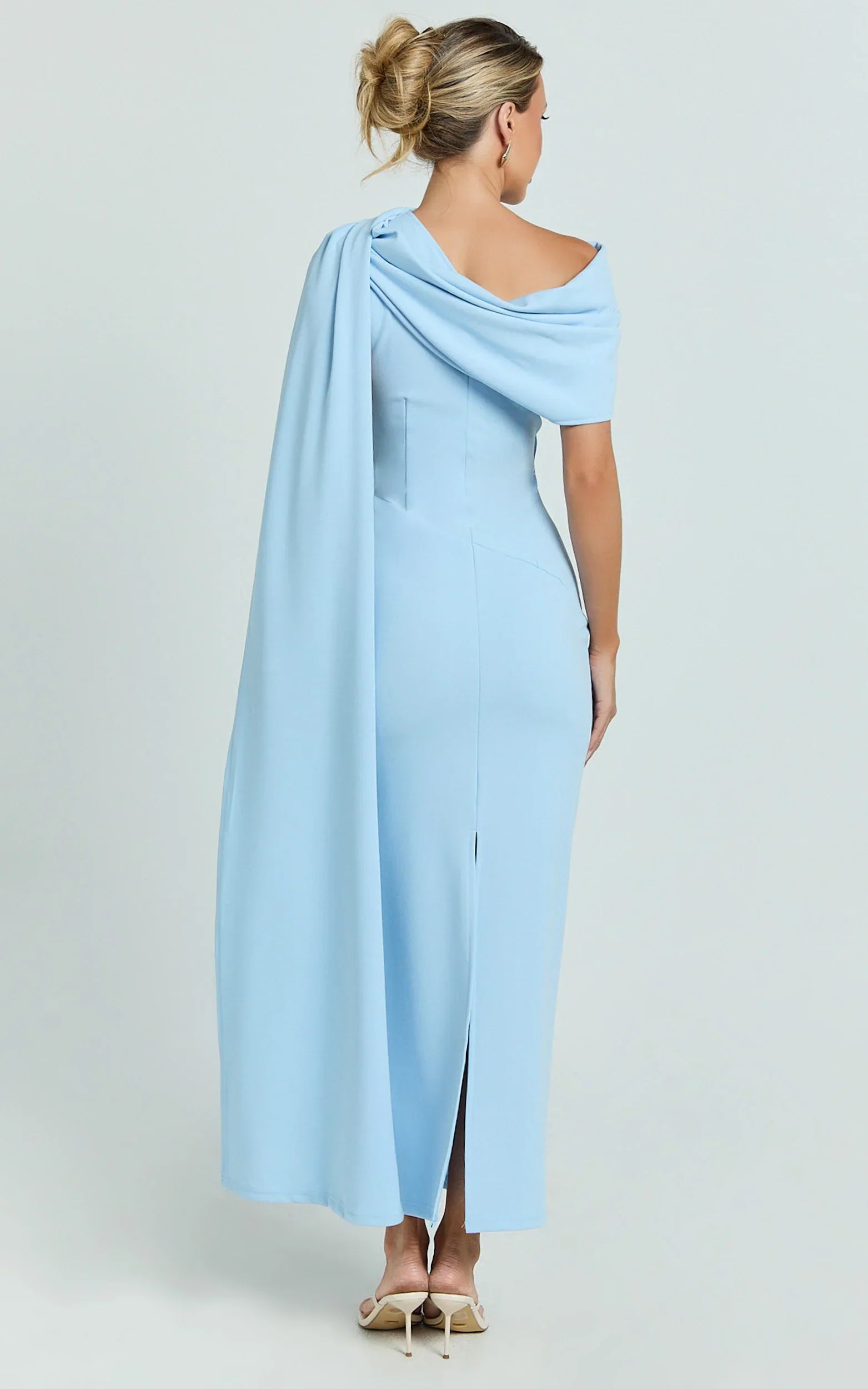 Visenta Midi Dress Asymmetrical Sleeve Dress in Blue