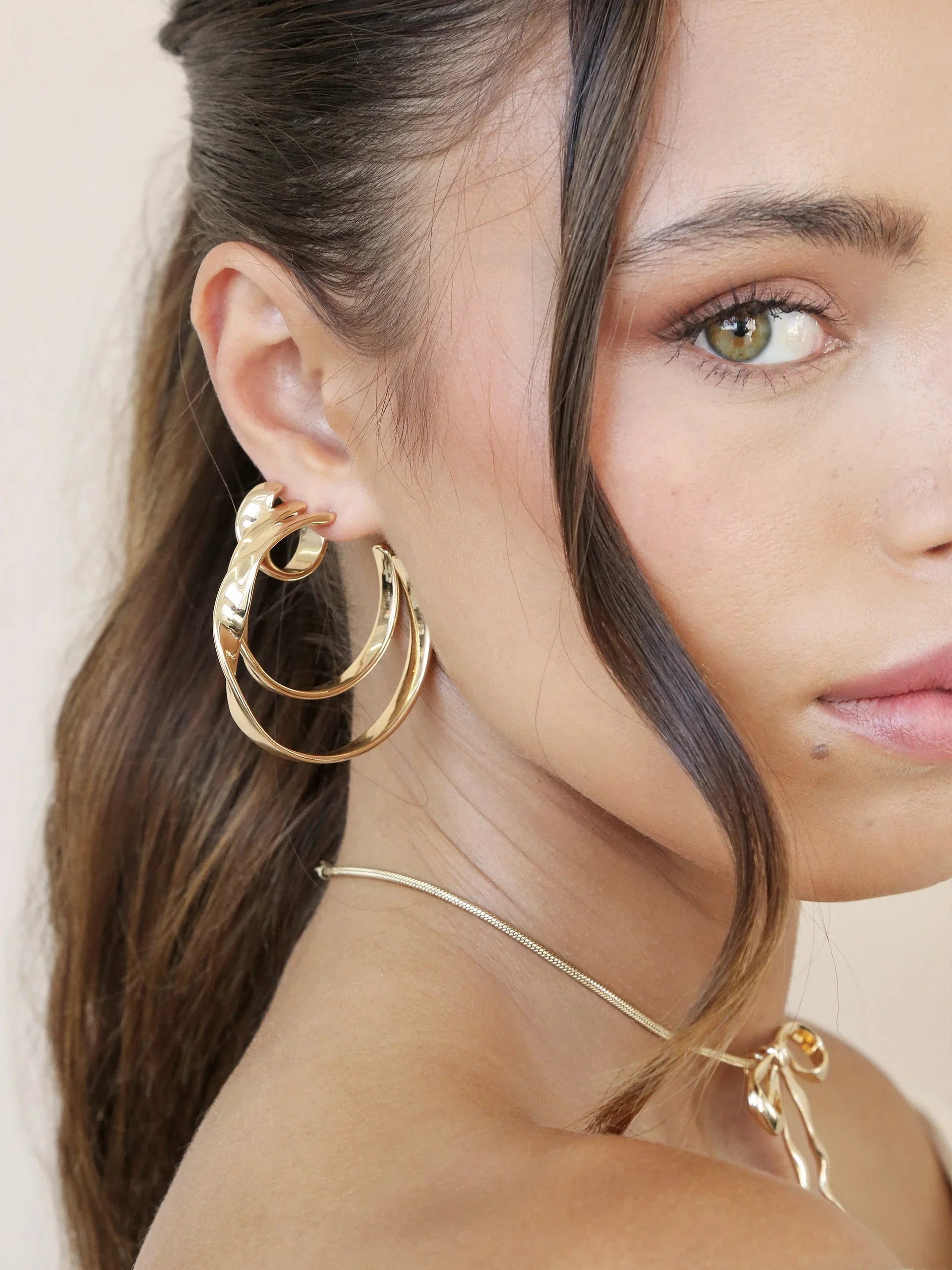 Heirloom Twist Medium Hoops