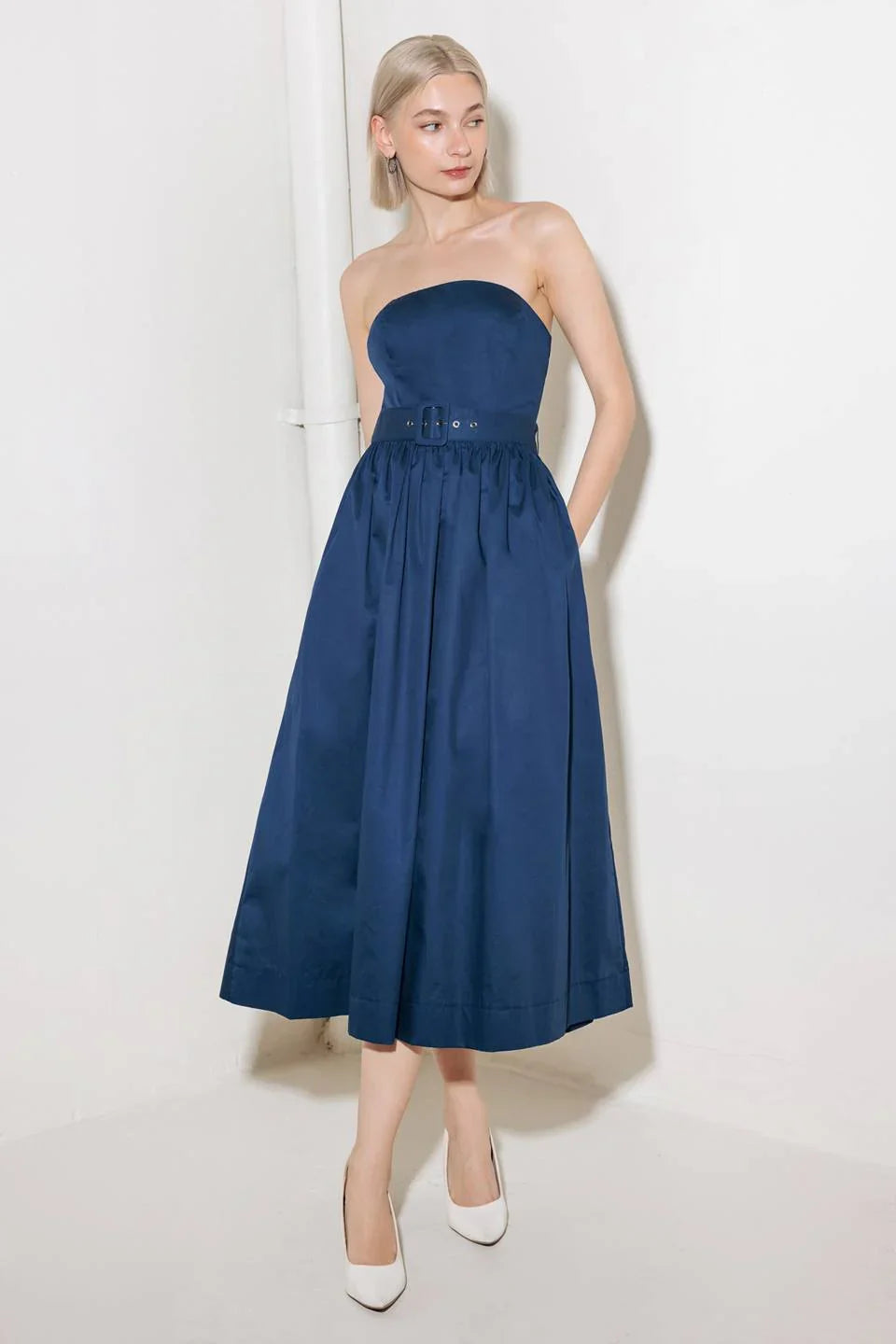 ENDLESSLY CHARMING STRAPLESS NAVY MIDI DRESS