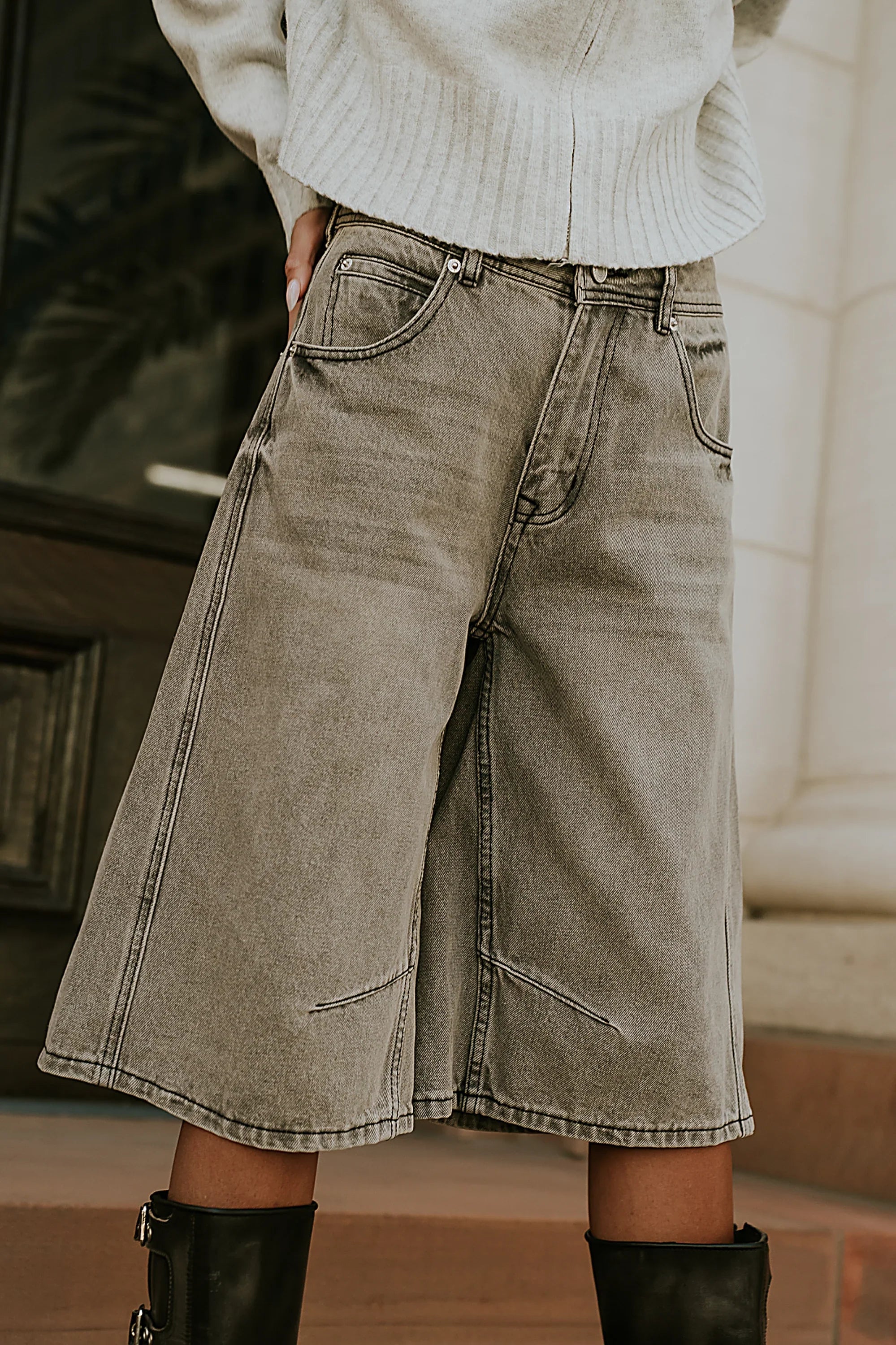 Alden Bermuda Shorts in Grey