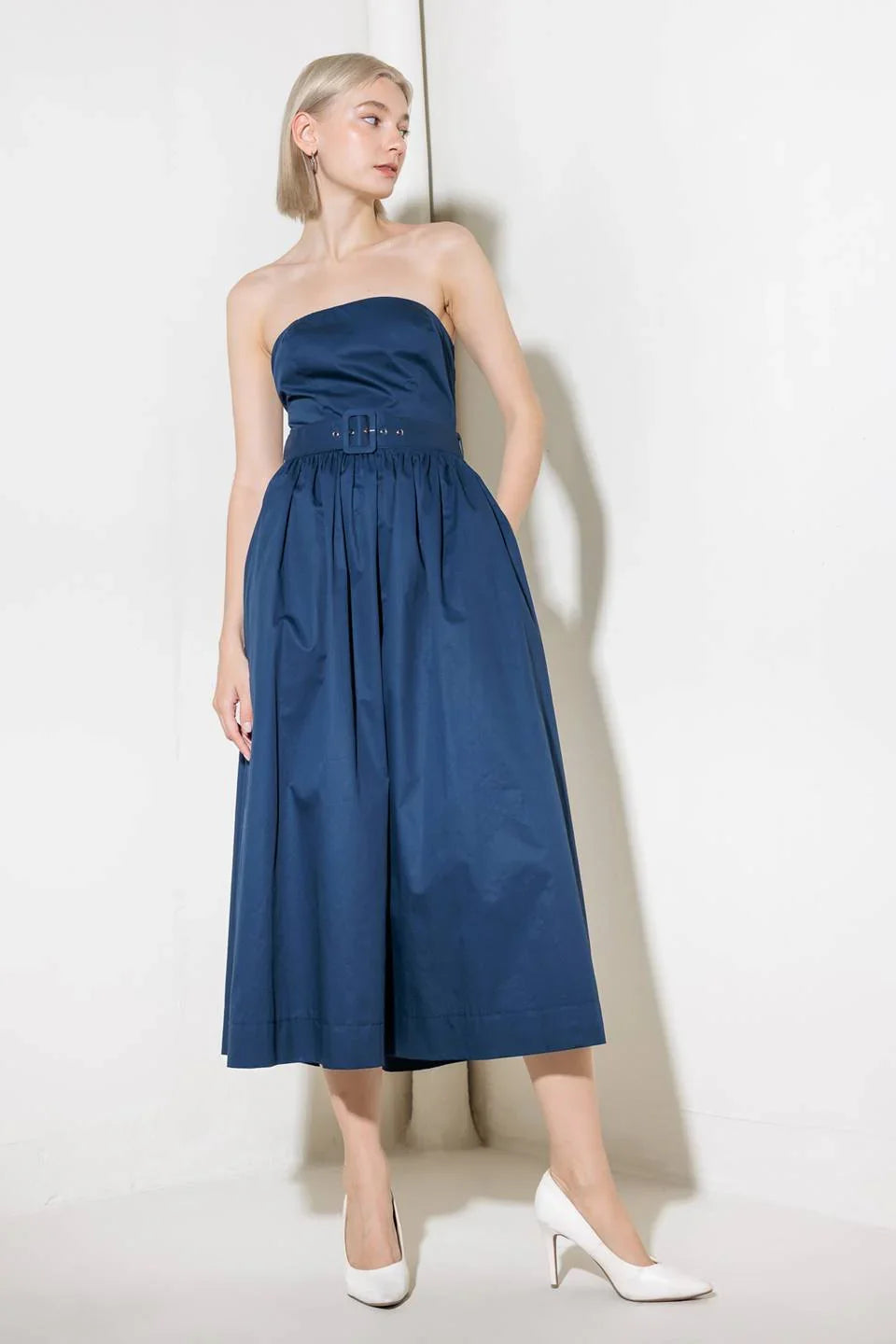 ENDLESSLY CHARMING STRAPLESS NAVY MIDI DRESS